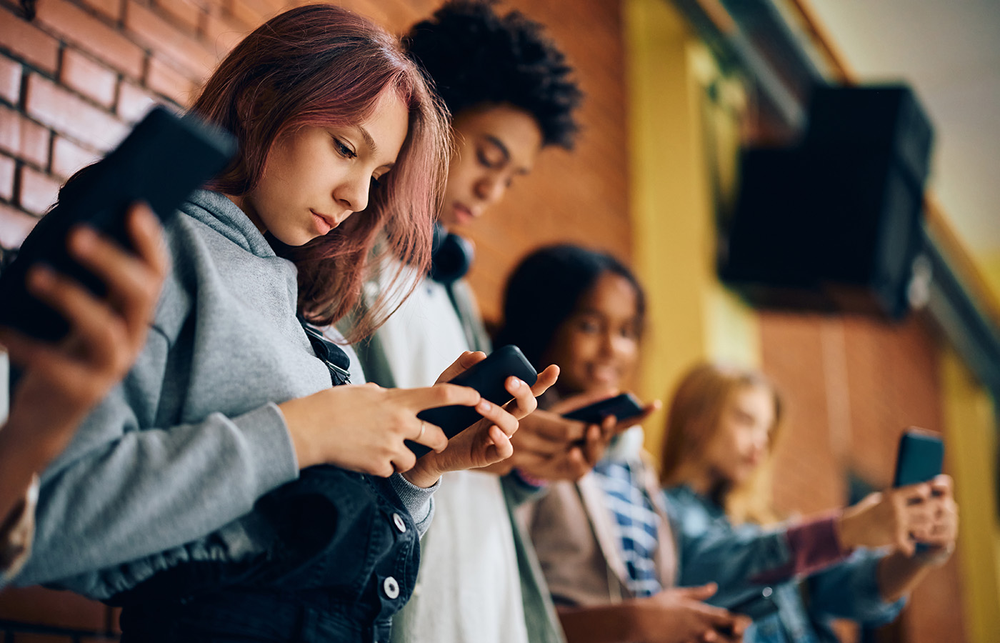 healthy teen dating social media